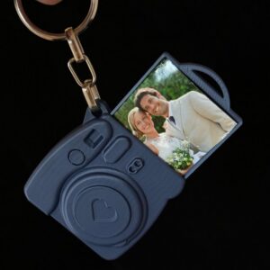 מחזיק מפתחות עם תמונה בעיצוב של מצלמה