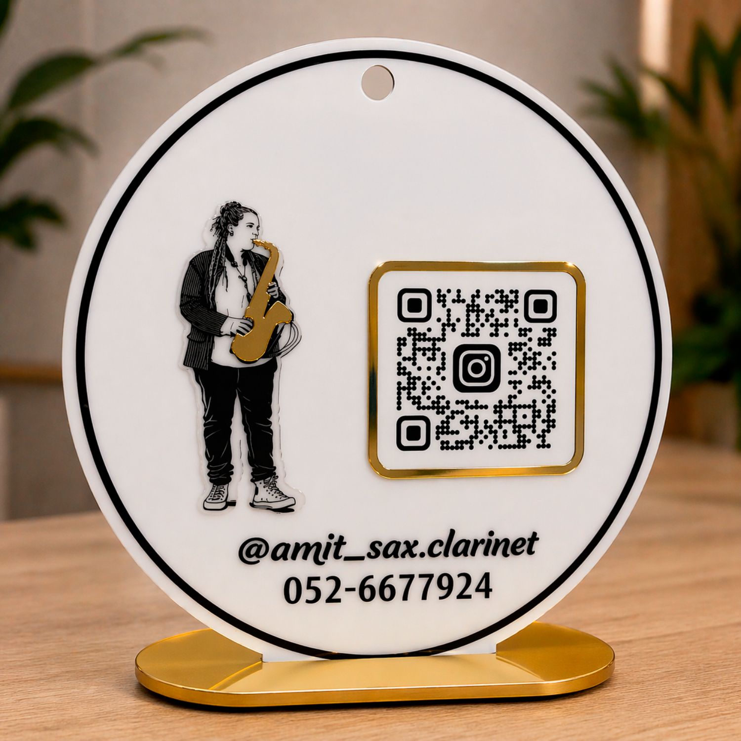 סטנד QR יוקרתי לאירועים ולעסקים